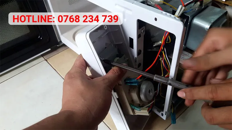 Cách sửa máy nước nóng Ferroli không nóng, không vào điện