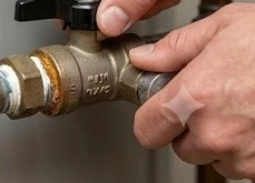 Các bước xử lý tạm thời khi bình nóng lạnh bị rò rỉ