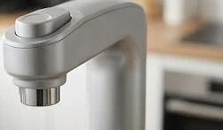 Hệ thống khóa an toàn thông minh trên vòi nước nóng của cây nước