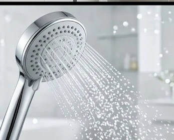 Vòi sen kháng khuẩn Ag+ của máy nước nóng mang lại trải nghiệm tắm thư giãn, vệ sinh